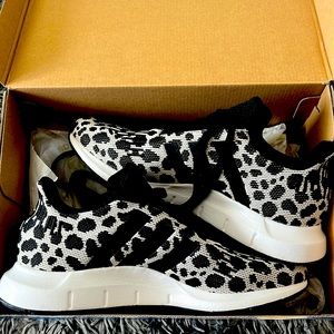 NEW adidas cheetah print swift run 7.5